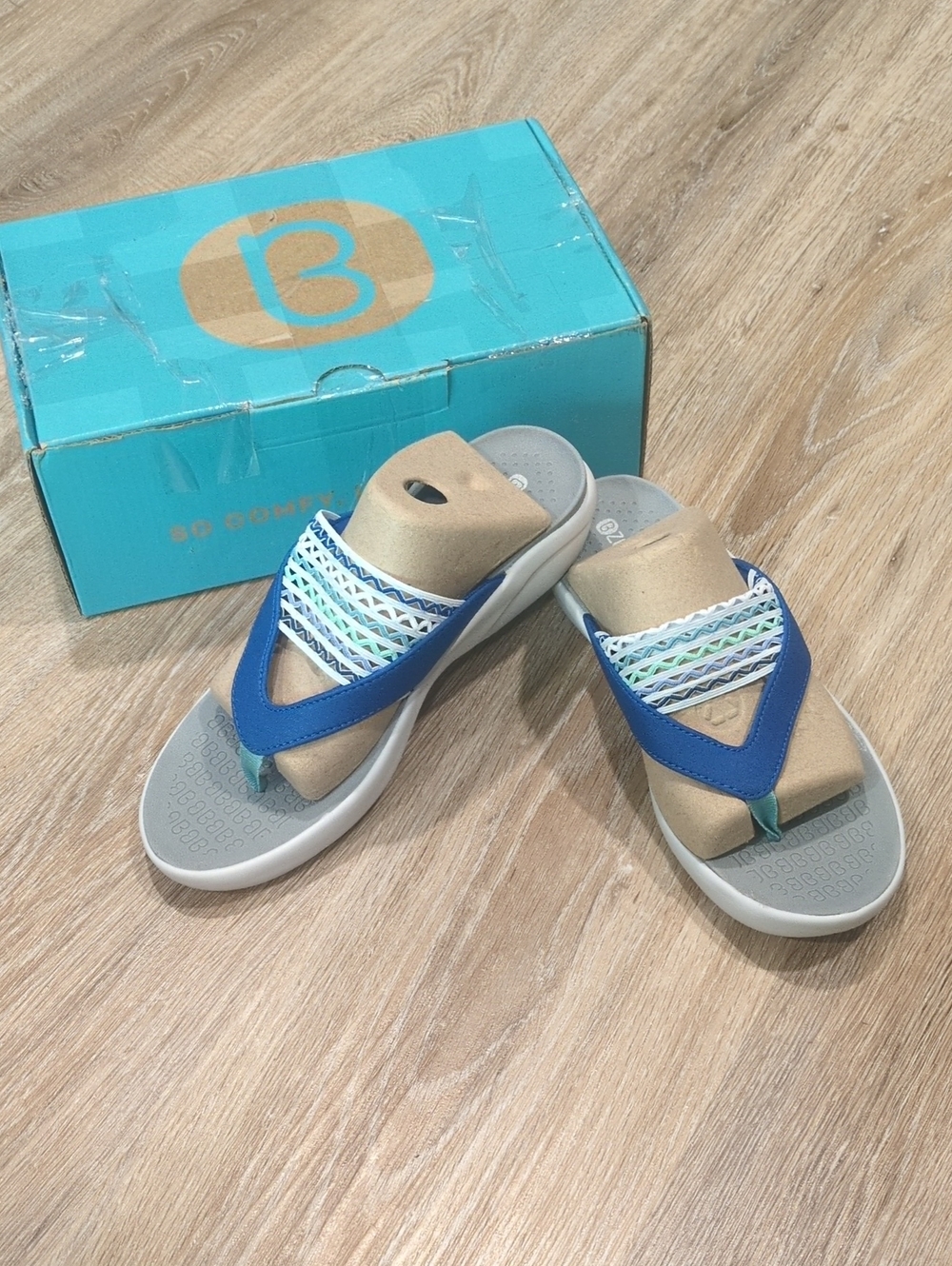 ❤️🩵🩴 New In Box Women's Blue Patterned Comfort Flip Flops Size 8.5 ❤️🩵🩴